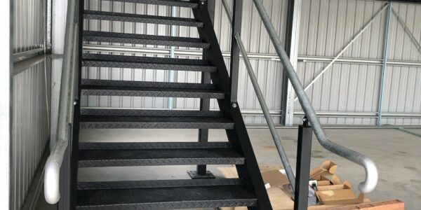 gold-coast-workshop-project-image-mezzanine-stairs